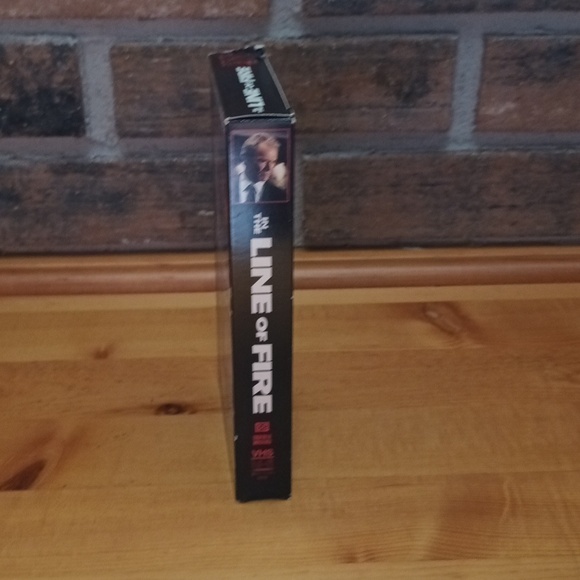 In the line of fire vhs Videotape - Picture 5 of 8